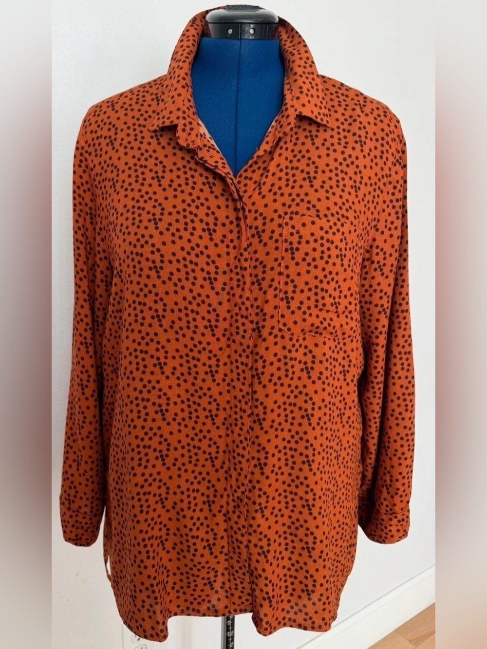 Velvet Heart Polka Dot Button Down Orange. Size- XL